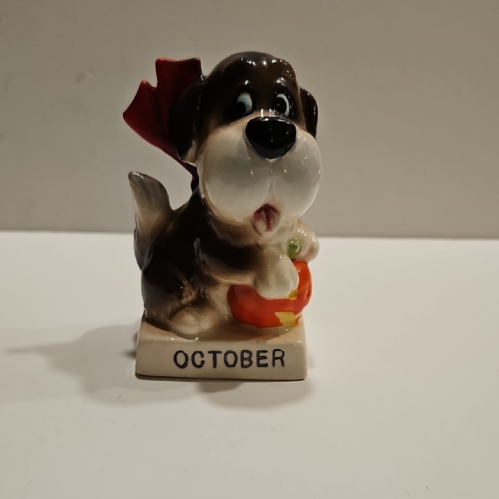 NORCREAST VINTAGE DOG OF THE MONTH, "OCTOBER" MADE IN JAPAN. A 646 3 1/2" Tall